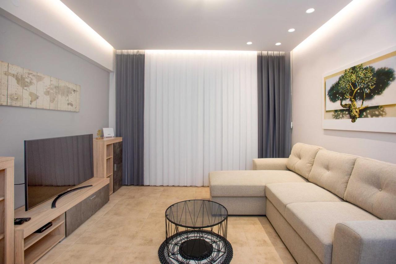 Comfy Central 1 Bedroom Apt With Terrace And View 이라클리온 외부 사진
